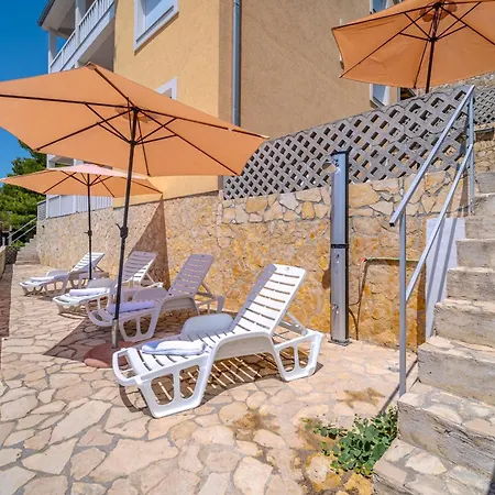 Aria With Pool Apartmán *