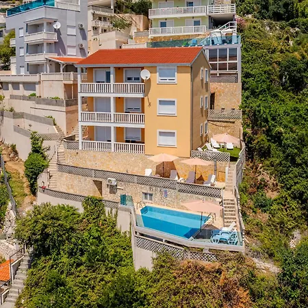 Apartmán Aria With Pool